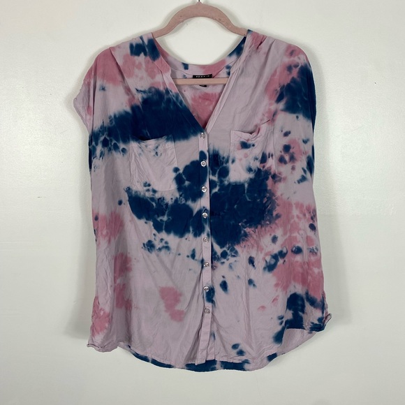 Torrid Tie Dye Button Down Blouse Size 1X - Picture 1 of 5